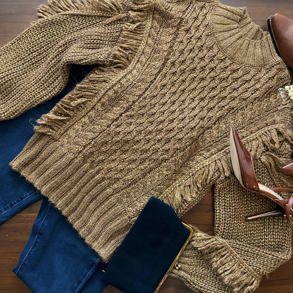 Large fringe sweater golden brown color with puffy sleeves